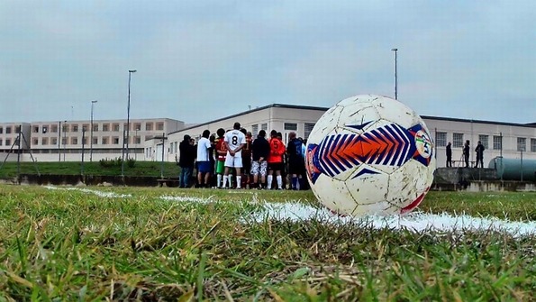 partita-speciale-carcere-foggia-detenuti-campo-famiglie-tifare